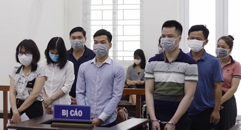 Đưa người trốn ra nước ngoài bằng đường công tác, nữ Giám đốc lĩnh 5 năm tù